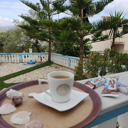 Esmeralda & Restaurant 2* كساميل