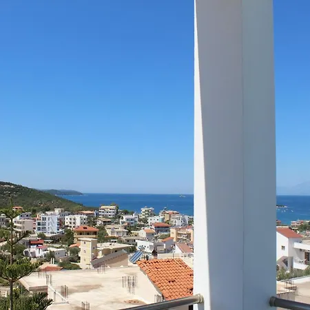 Esmeralda & Restaurant Hotel 2*