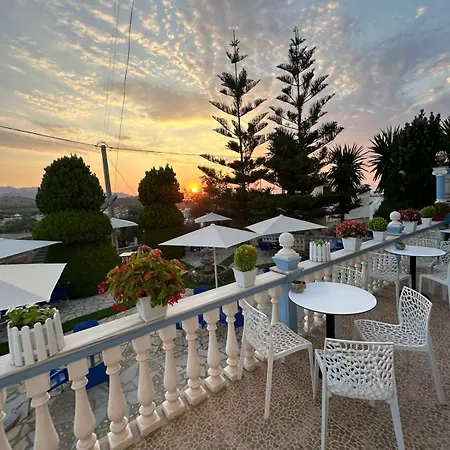 Esmeralda & Restaurant Ksamil