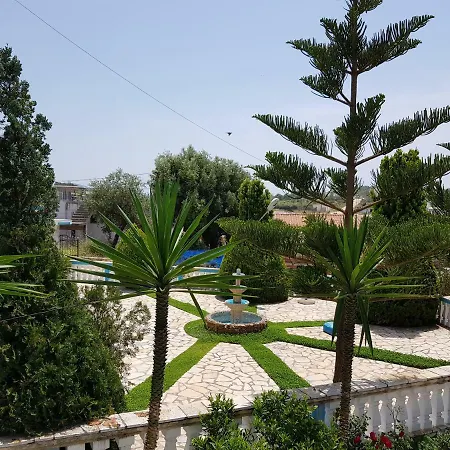 Esmeralda & Restaurant Szálloda Ksamil