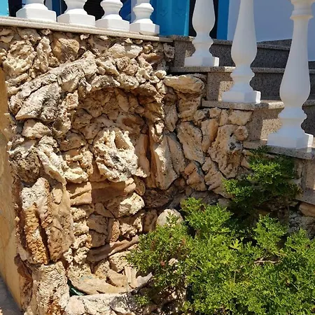 Esmeralda & Restaurant فندق 2*