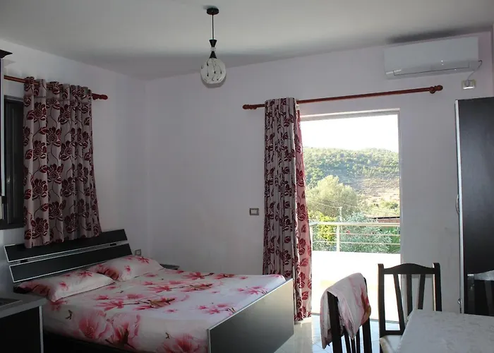 Esmeralda & Restaurant קסאמיל