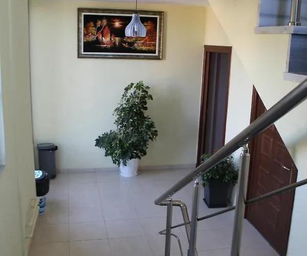 Esmeralda & Restaurant מלון