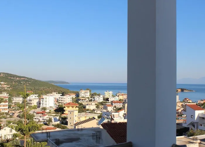 Esmeralda & Restaurant מלון 2*