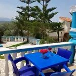Esmeralda & Restaurant מלון