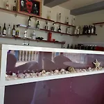 Esmeralda & Restaurant 2* קסאמיל