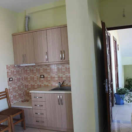 Esmeralda & Restaurant Hotel 2*