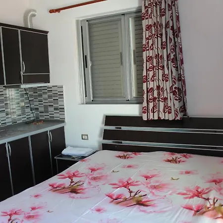 Esmeralda & Restaurant Hotel 2*