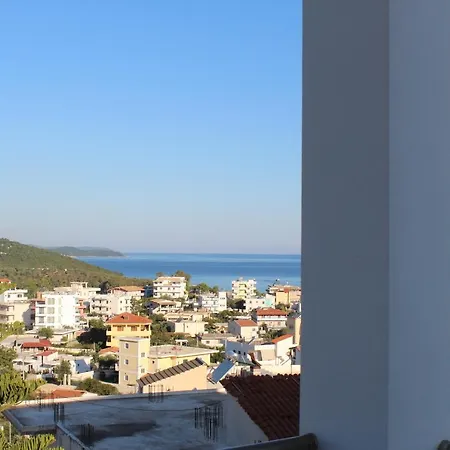 Esmeralda & Restaurant Hotel 2*