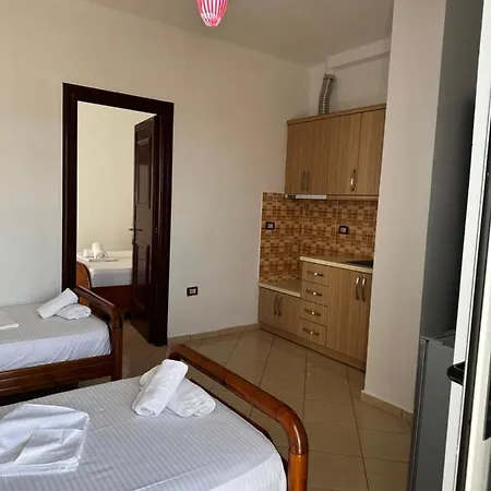 Esmeralda & Restaurant Ksamil