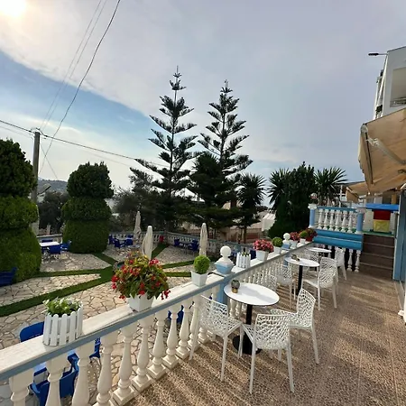 فندق Esmeralda & Restaurant 2*