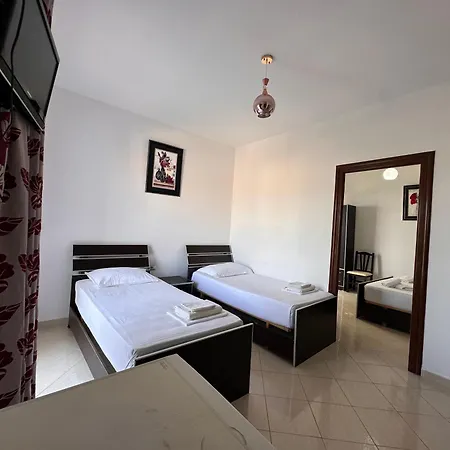 Esmeralda & Restaurant Ksamil