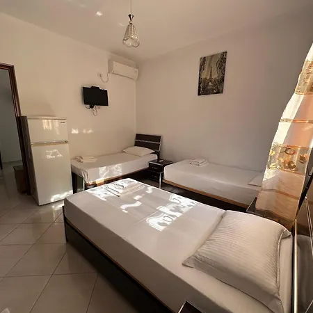 Esmeralda & Restaurant Ksamil