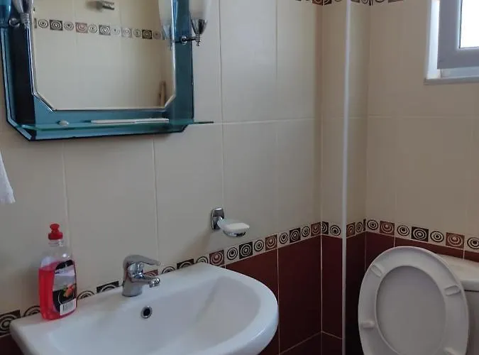 Esmeralda & Restaurant Ksamil