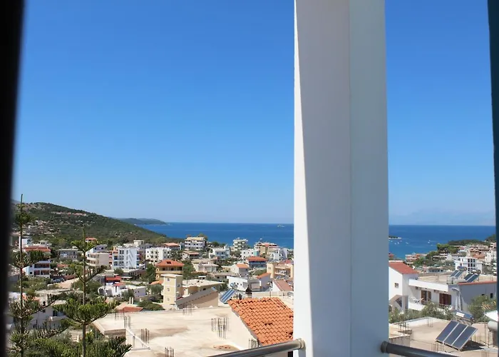 Esmeralda & Restaurant Hotel 2*