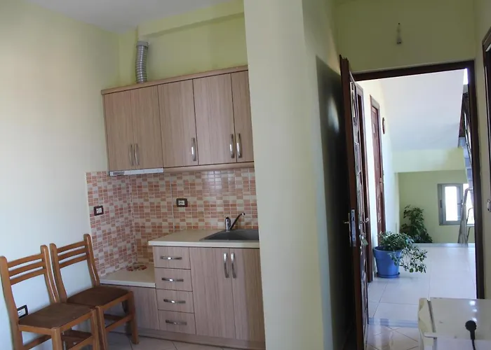 Esmeralda & Restaurant Hotel 2*