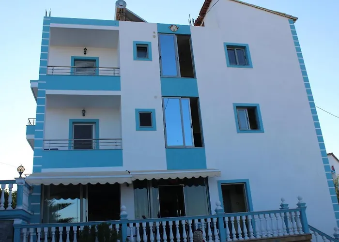 Esmeralda & Restaurant Ksamil