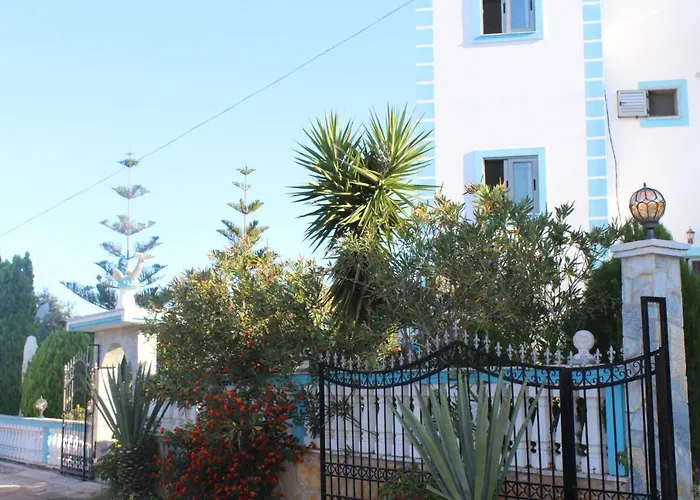 Hotel Esmeralda & Restaurant Ksamil