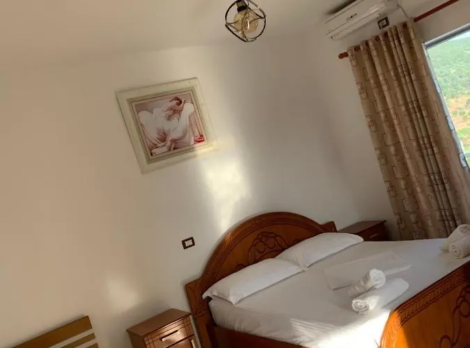 Hotel Esmeralda & Restaurant 2*