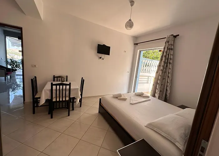 Esmeralda & Restaurant Hotel Ksamil