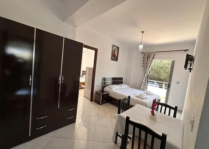 Hotel Esmeralda & Restaurant Ksamil