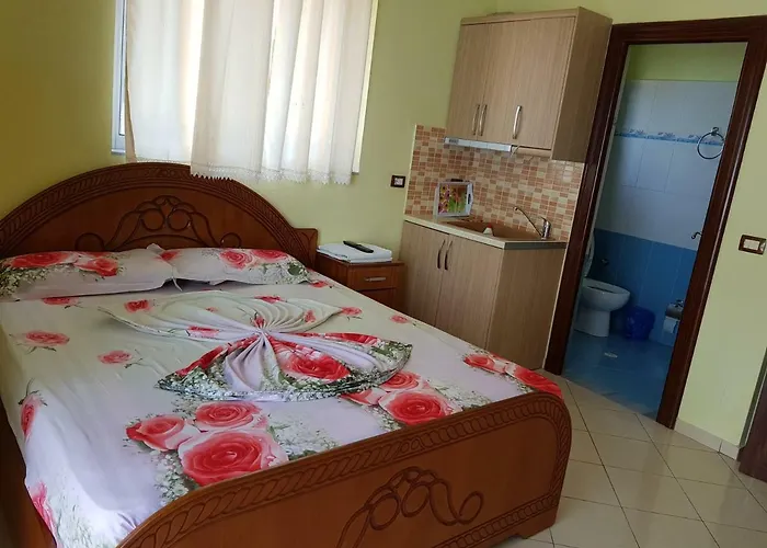 Esmeralda & Restaurant Hotel 2*